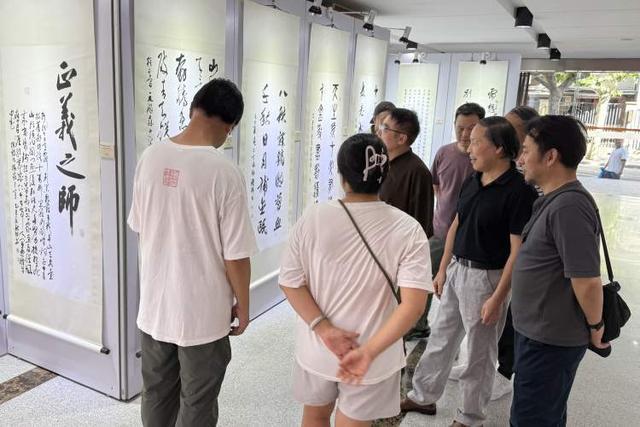 普陀区举办美术书法摄影作品特展纪念中国人民抗日战争暨世界反法